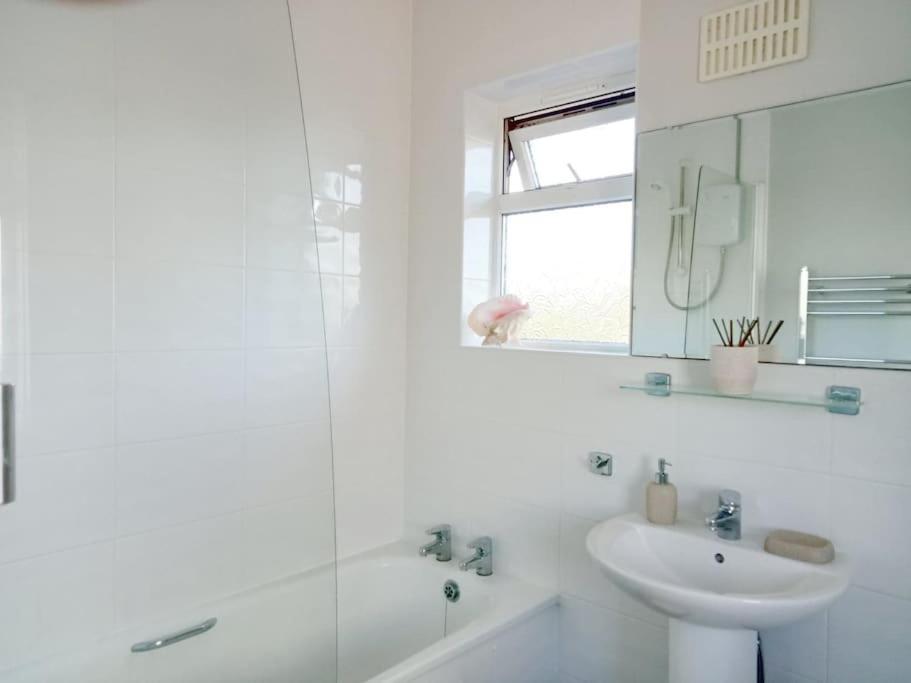 Villa House With Free Parking And Large Garden Wyke Regis Exterior foto